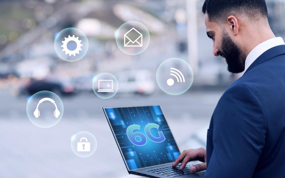 Navigating the Transformative Path to 6G Connectivity