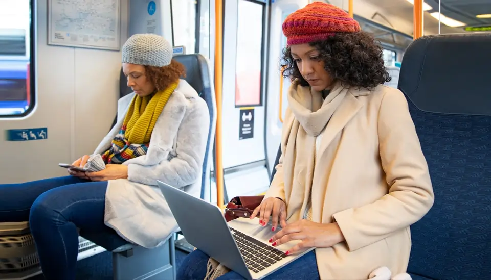 DG505G in Transit for Passenger Connectivity (1)